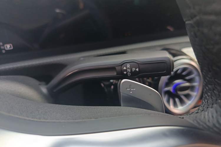 Used Mercedes-Benz A-Class 2022 Second Facelift A 200 L Sport Sedan Fashion Version Gear Lever