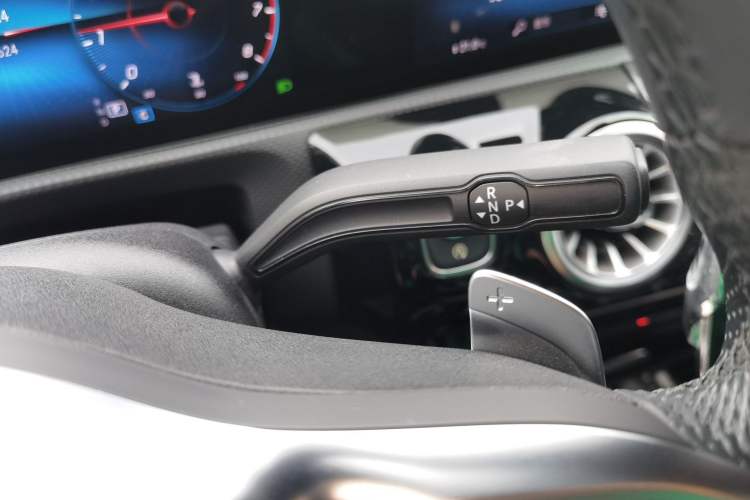 Used Mercedes-Benz A-Class 2022 Second Facelift A 200 L Sport Sedan Fashion Version Gear Lever