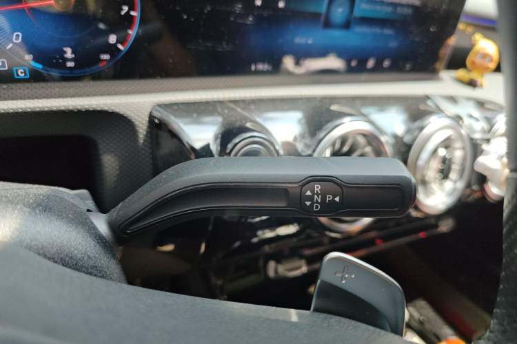 Used Mercedes-Benz A-Class 2022 Second Facelift A 200 L Sport Sedan Fashion Version Gear Lever