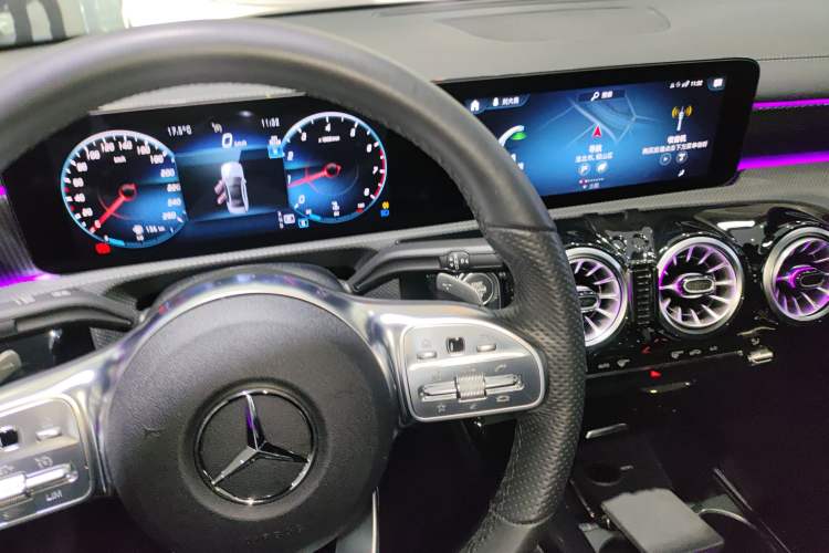 Used Mercedes-Benz A-Class 2022 Revised Version A 200 L Sport Sedan Fashionable Style Gear Lever