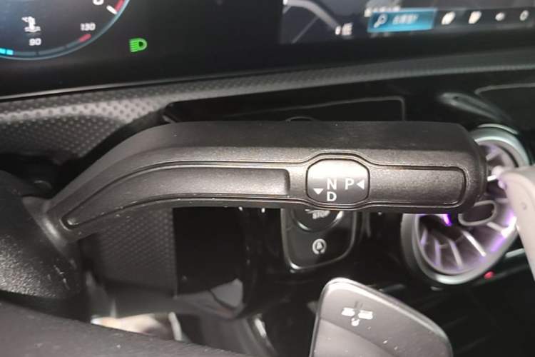Used Mercedes-Benz A-Class 2022 Revised Version A 200 L Sport Sedan Fashionable Style Gear Lever