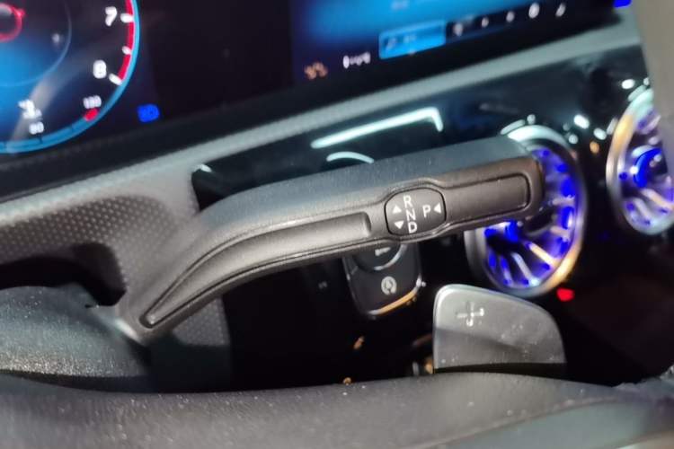 Used Mercedes-Benz A-Class 2022 Revised Version A 200 L Sport Sedan Fashionable Style Gear Lever