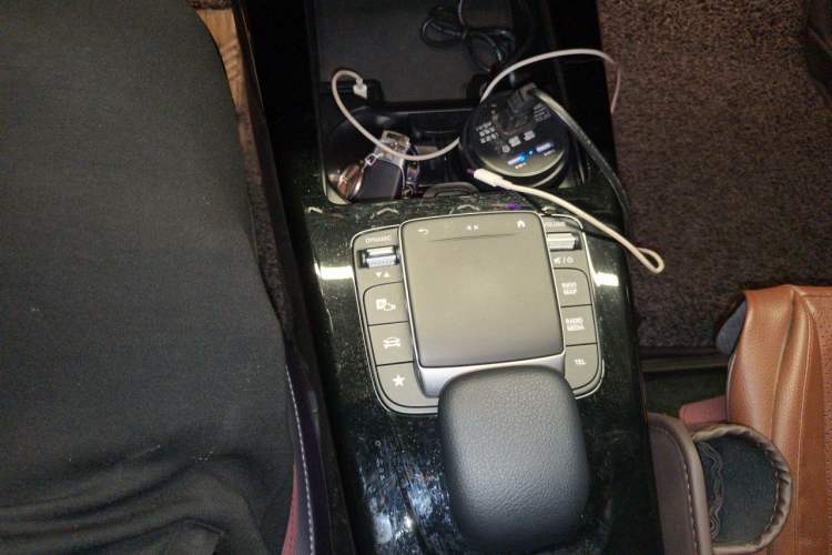 Used Mercedes-Benz A-Class 2022 Second Facelift A 200 L Sport Sedan Fashion Version Gear Lever