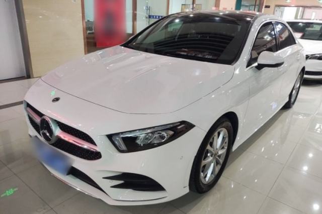 Ojetý Mercedes-Benz A-Class 2022 Restyled A 200 L Sport Sedan Dynamic Version