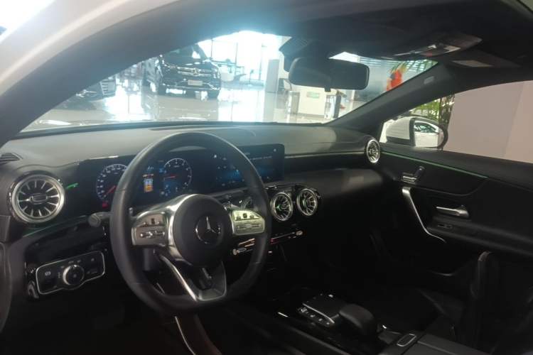 Used Mercedes-Benz A-Class 2022 Revised Version A 200 L Sport Sedan Fashionable Style Headliner