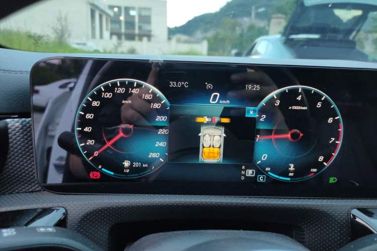 Used Mercedes-Benz A-Class 2022 A 180 L Instrument Cluster