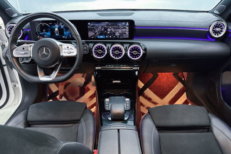 Used Mercedes-Benz A-Class 2022 Revised Version A 200 L Sport Sedan Fashionable Style Interior 1