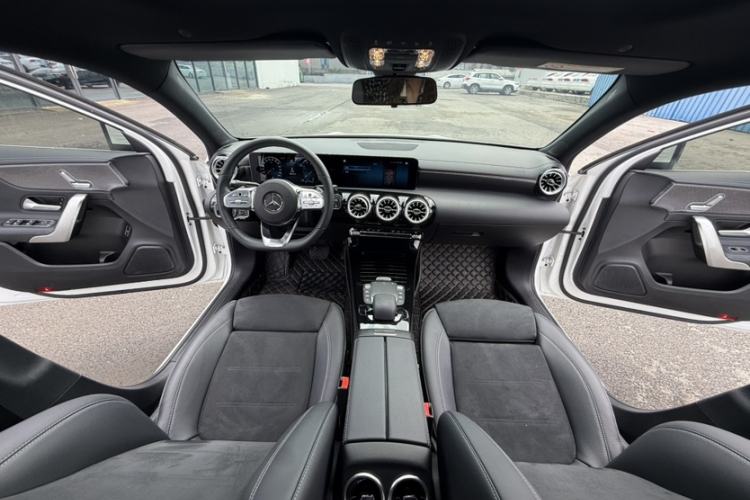 Used Mercedes-Benz A-Class 2022 Revised Version A 200 L Sport Sedan Fashionable Style Interior 1
