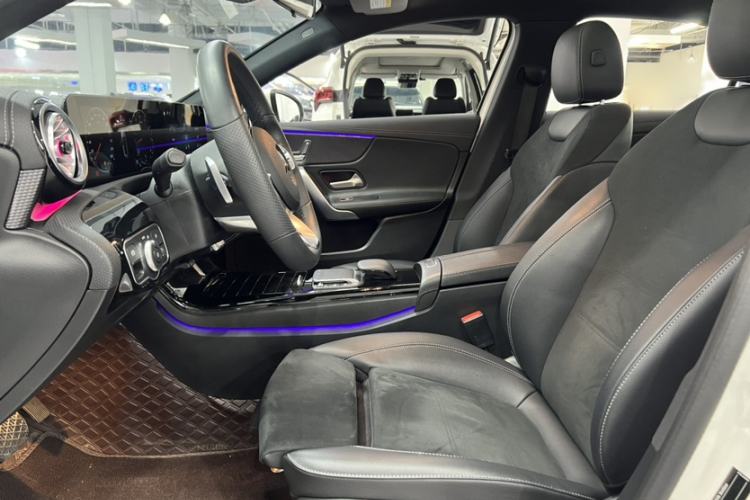 Used Mercedes-Benz A-Class 2022 Revised Version A 200 L Sport Sedan Fashionable Style Interior 1