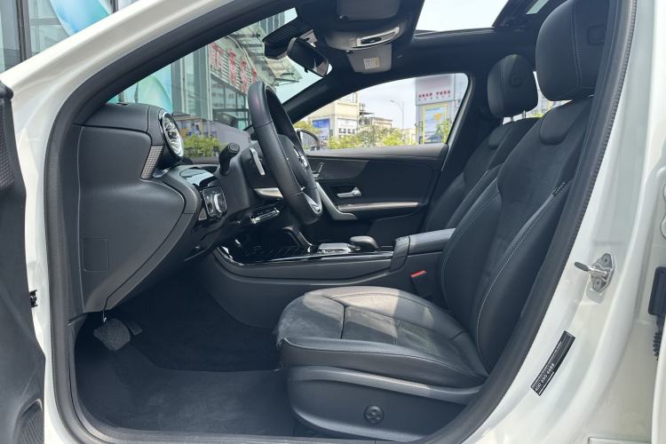 Used Mercedes-Benz A-Class 2022 Revised Version A 200 L Sport Sedan Fashionable Style Interior 10