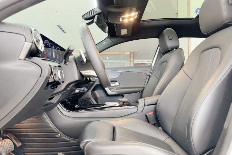 Used Mercedes-Benz A-Class 2022 Restyled A 200 L Sport Sedan Fashion Version Interior 2