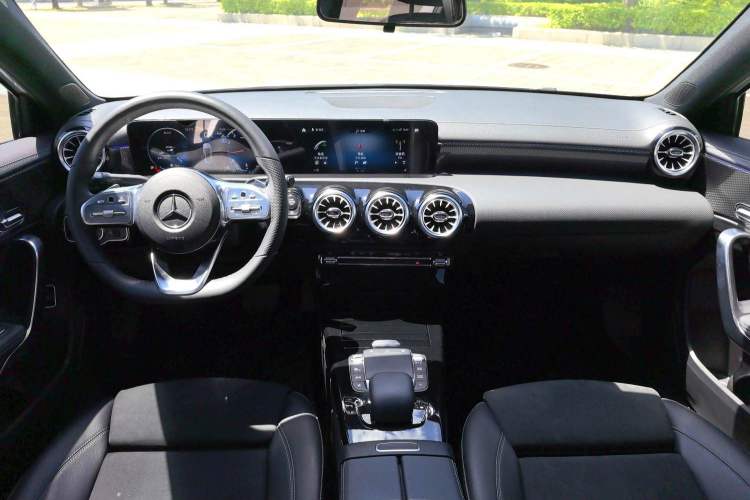 Used Mercedes-Benz A-Class 2022 Revised Version A 200 L Sport Sedan Fashionable Style Interior 2