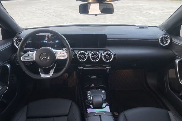 Used Mercedes-Benz A-Class 2022 Second Facelift A 200 L Sport Sedan Fashion Version Interior 2