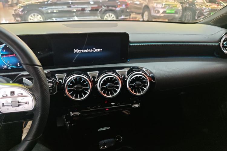 Used Mercedes-Benz A-Class 2022 Revised Version A 200 L Sport Sedan Fashionable Style Interior 2