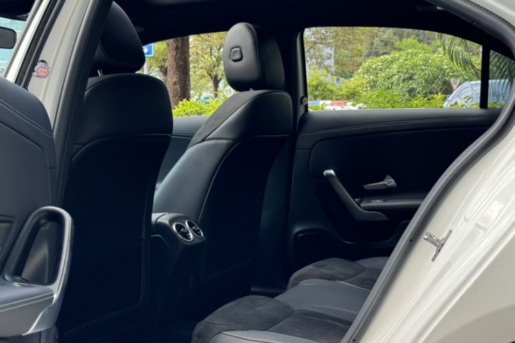 Used Mercedes-Benz A-Class 2022 Revised Version A 200 L Sport Sedan Fashionable Style Interior 2