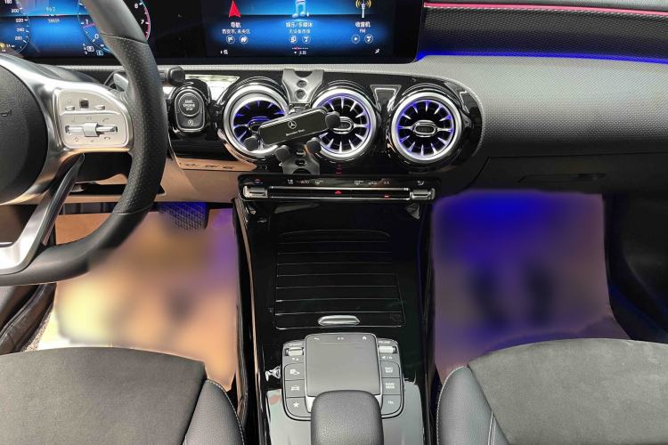 Used Mercedes-Benz A-Class 2022 Second Facelift A 200 L Sport Sedan Fashion Version Interior 2