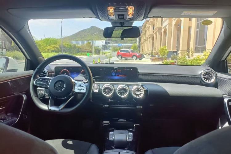 Used Mercedes-Benz A-Class 2022 Second Facelift A 200 L Sport Sedan Fashion Version Interior 2