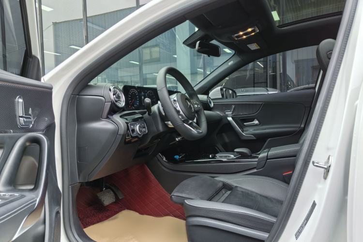 Used Mercedes-Benz A-Class 2022 Revised Version A 200 L Sport Sedan Fashionable Style Interior 2
