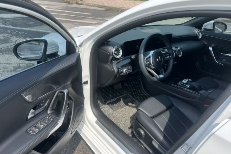Used Mercedes-Benz A-Class 2022 Restyled A 200 L Sport Sedan Fashion Version Interior 3
