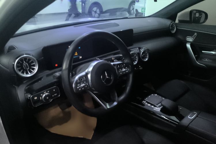 Used Mercedes-Benz A-Class 2022 Revised Version A 200 L Sport Sedan Fashionable Style Interior 3