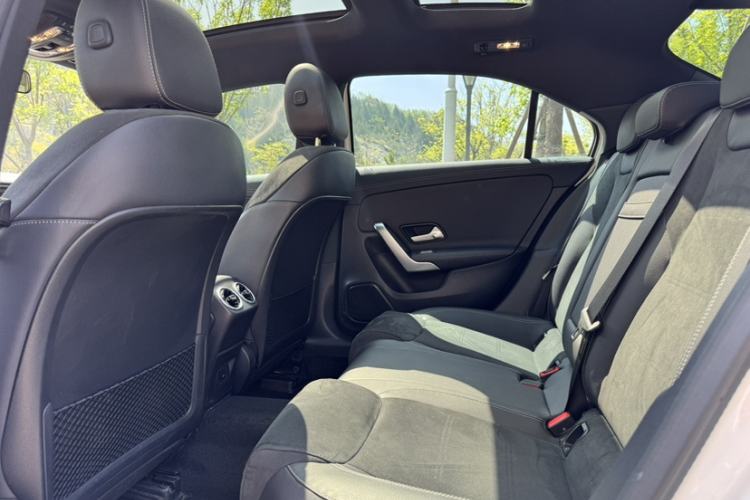 Used Mercedes-Benz A-Class 2022 Revised Version A 200 L Sport Sedan Fashionable Style Interior 3