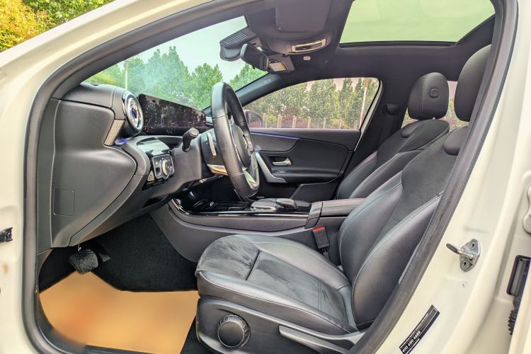 Used Mercedes-Benz A-Class 2022 Restyled A 200 L Sport Sedan Fashion Version Interior 3