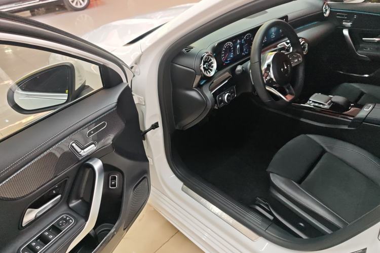 Used Mercedes-Benz A-Class 2022 Revised Version A 200 L Sport Sedan Fashionable Style Interior 3