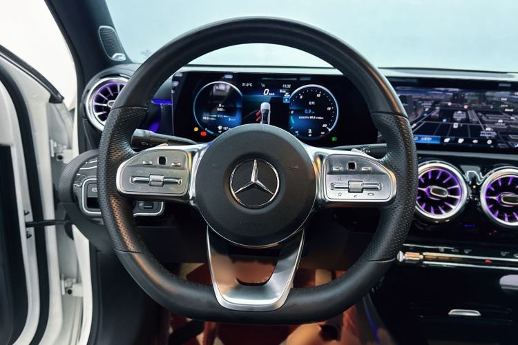 Used Mercedes-Benz A-Class 2022 Revised Version A 200 L Sport Sedan Fashionable Style Interior 3