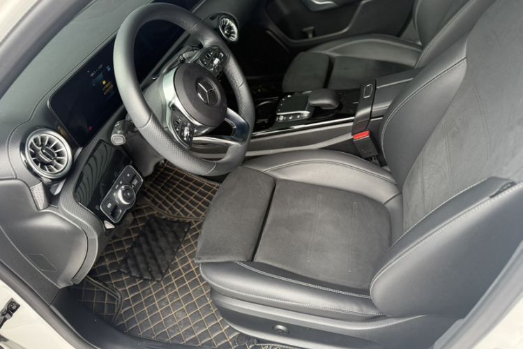 Used Mercedes-Benz A-Class 2022 Revised Version A 200 L Sport Sedan Fashionable Style Interior 3