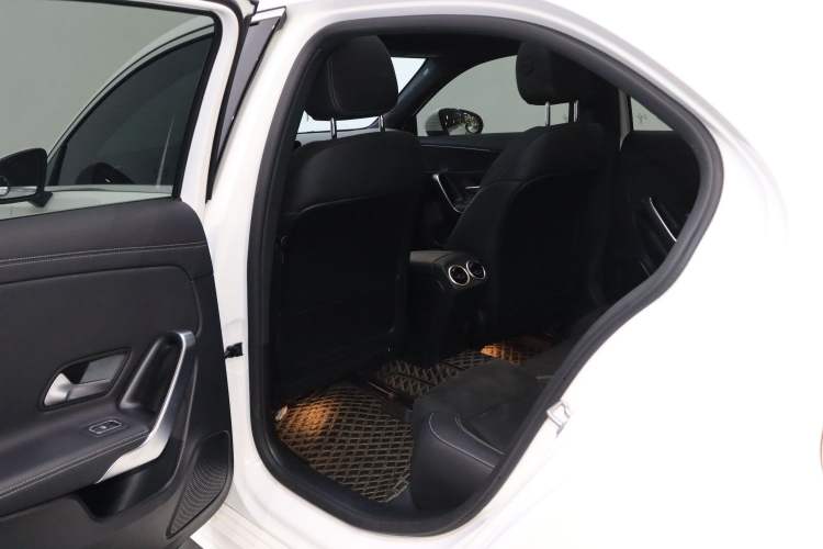 Used Mercedes-Benz A-Class 2022 Second Facelift A 200 L Sport Sedan Fashion Version Interior 3