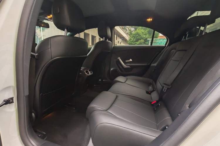 Used Mercedes-Benz A-Class 2022 Restyled A 200 L Sport Sedan Fashion Version Interior 3