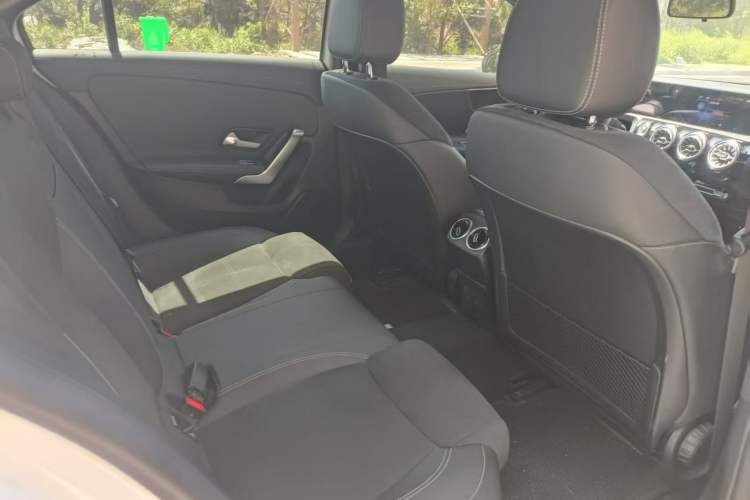 Used Mercedes-Benz A-Class 2022 Second Facelift A 200 L Sport Sedan Fashion Version Interior 3