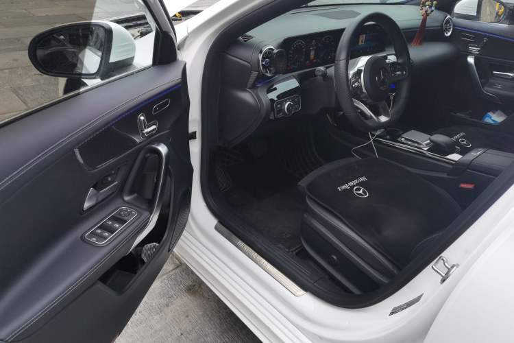 Used Mercedes-Benz A-Class 2022 Second Facelift A 200 L Sport Sedan Fashion Version Interior 3