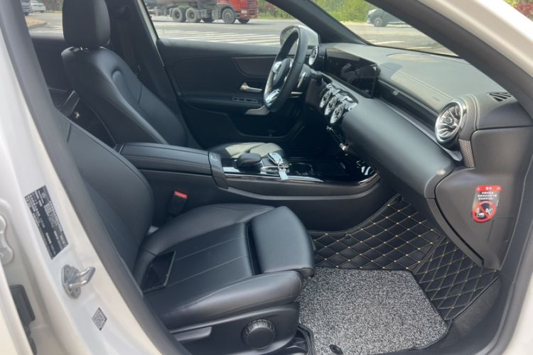 Used Mercedes-Benz A-Class 2022 Restyled A 200 L Sport Sedan Fashion Version Interior 4