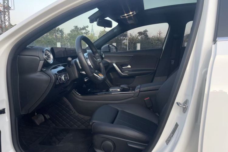 Used Mercedes-Benz A-Class 2022 Second Facelift A 200 L Sport Sedan Fashion Version Interior 4