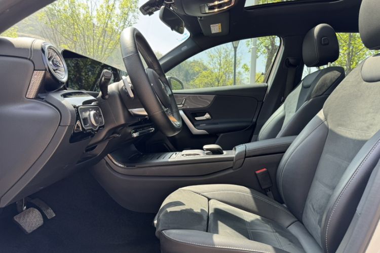 Used Mercedes-Benz A-Class 2022 Revised Version A 200 L Sport Sedan Fashionable Style Interior 4