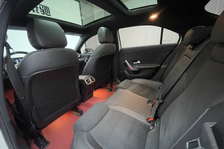 Used Mercedes-Benz A-Class 2022 Revised Version A 200 L Sport Sedan Fashionable Style Interior 4