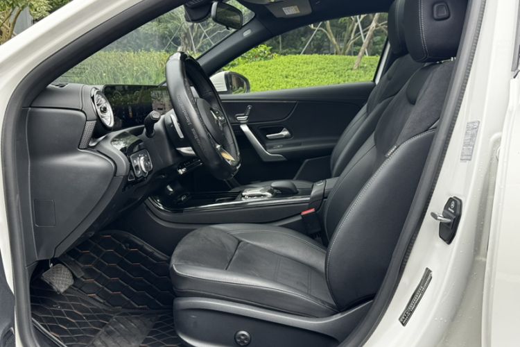 Used Mercedes-Benz A-Class 2022 Revised Version A 200 L Sport Sedan Fashionable Style Interior 4