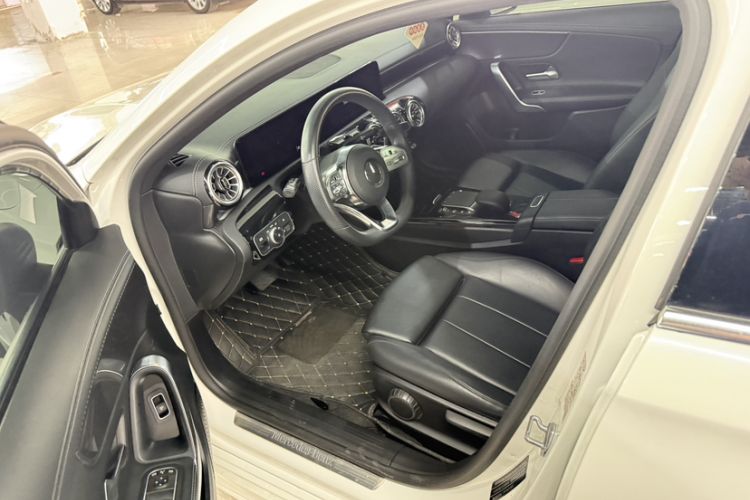 Used Mercedes-Benz A-Class 2022 Restyled A 200 L Sport Sedan Fashion Version Interior 4