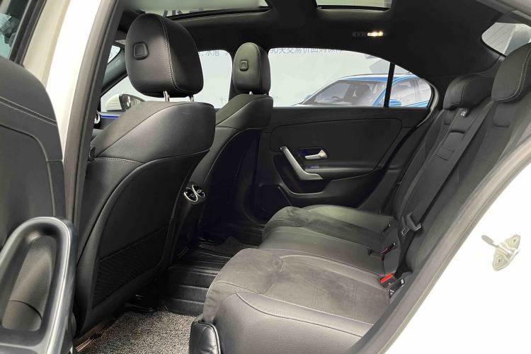 Used Mercedes-Benz A-Class 2022 Second Facelift A 200 L Sport Sedan Fashion Version Interior 4