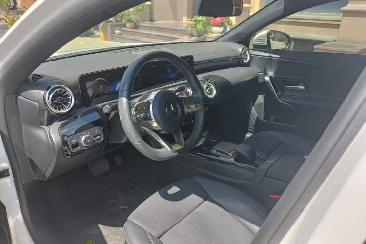 Used Mercedes-Benz A-Class 2022 Second Facelift A 200 L Sport Sedan Fashion Version Interior 4