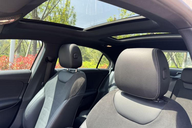 Used Mercedes-Benz A-Class 2022 Revised Version A 200 L Sport Sedan Fashionable Style Interior 5