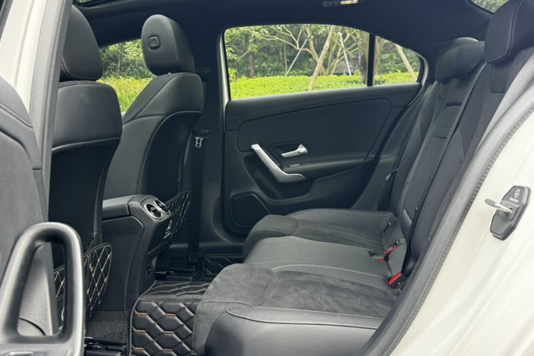 Used Mercedes-Benz A-Class 2022 Revised Version A 200 L Sport Sedan Fashionable Style Interior 5