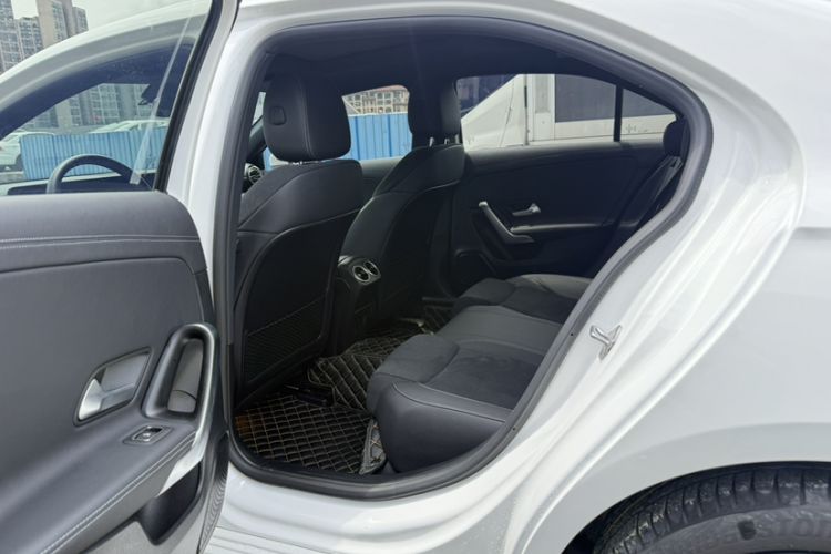 Used Mercedes-Benz A-Class 2022 Revised Version A 200 L Sport Sedan Fashionable Style Interior 5