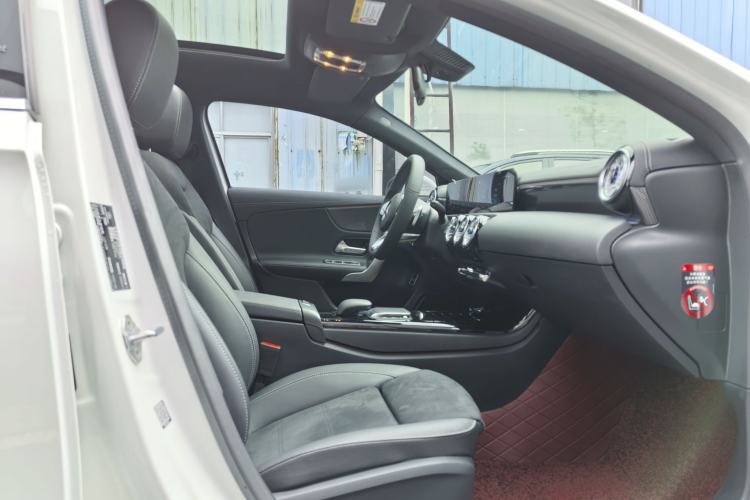 Used Mercedes-Benz A-Class 2022 Revised Version A 200 L Sport Sedan Fashionable Style Interior 5