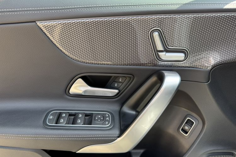 Used Mercedes-Benz A-Class 2022 Revised Version A 200 L Sport Sedan Fashionable Style Interior 6