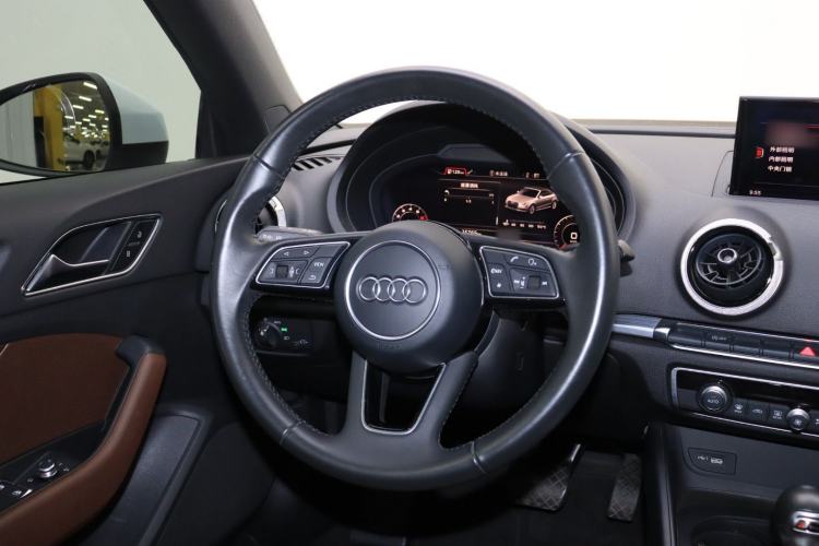 Used Mercedes-Benz A-Class 2022 Second Facelift A 200 L Sport Sedan Fashion Version Interior 6