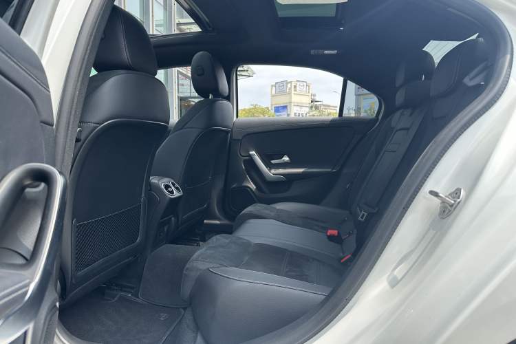 Used Mercedes-Benz A-Class 2022 Revised Version A 200 L Sport Sedan Fashionable Style Interior 8
