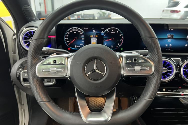 Used Mercedes-Benz A-Class 2022 Revised Version A 200 L Sport Sedan Fashionable Style Interior 8