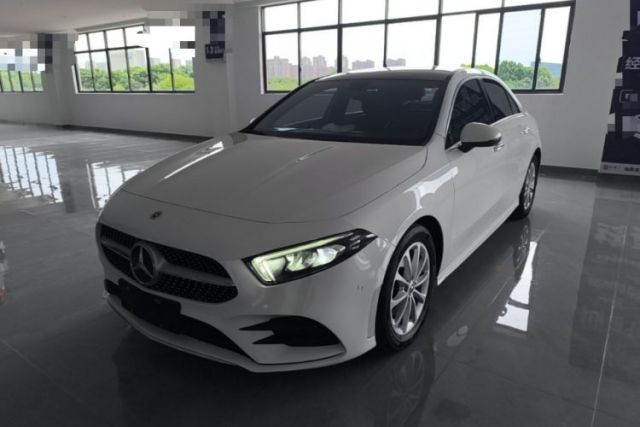Używany Mercedes-Benz A-Class 2022 Restyled A 200 L Sport Sedan Fashion Version